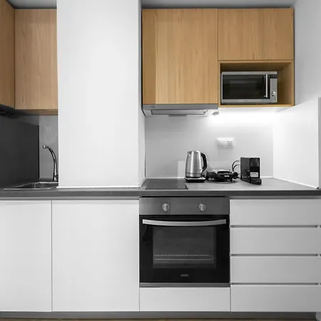 Denizen, Nilie Hospitality Mgmt Apartman