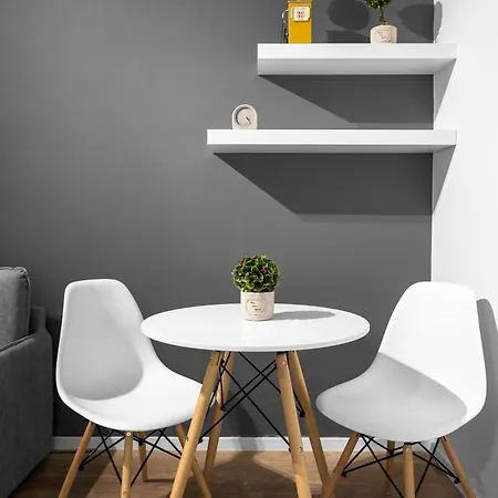 Denizen, Nilie Hospitality Mgmt Apartman