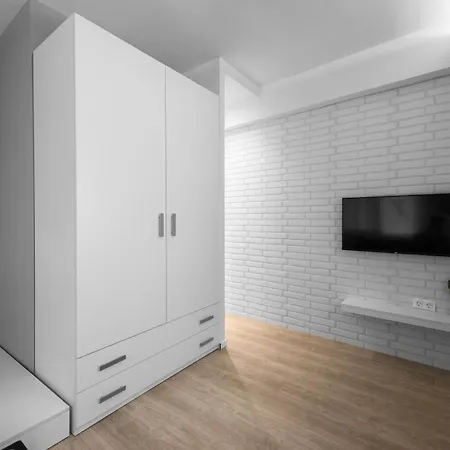 Denizen, Nilie Hospitality Mgmt Apartman *