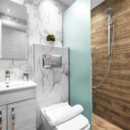 Denizen, Nilie Hospitality Mgmt Apartman